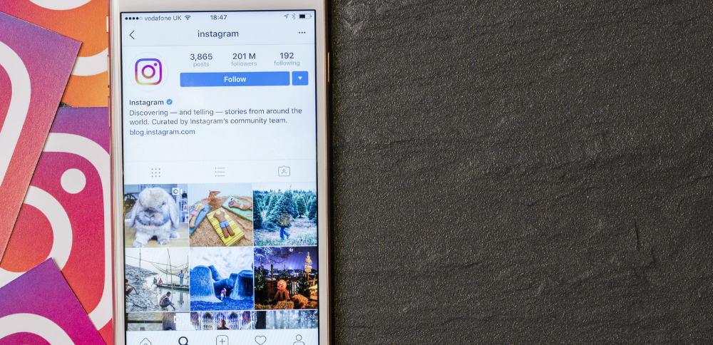 Instagram sponsored post Label on mobile phone
